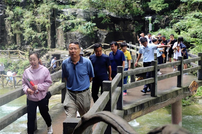 交流學習、共話發展--高平市神農鎮考察團來太行山大峽谷考察學習